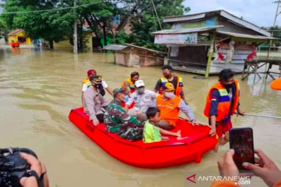 Banjir di Bekasi Menelan Korban Jiwa - JPNN.COM