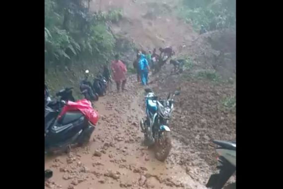 Kabupaten Bogor Dilanda Banjir dan Longsor - JPNN.COM