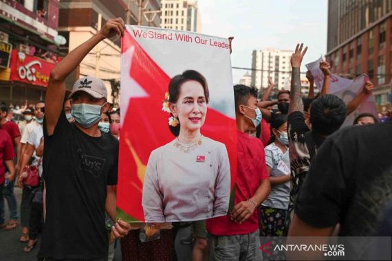 Belum Puas, Militer Myanmar Kini Tuduh Aung San Suu Kyi Korupsi - JPNN.COM