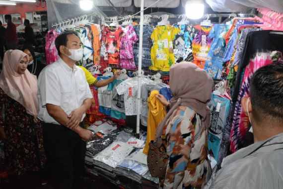 Kunjungi Pasar Bukittinggi, Pimpinan DPR: Cintai dan Beli Produk Dalam Negeri - JPNN.COM