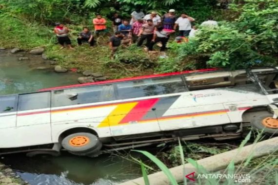 Kondisi Terkini Enam Pejabat Agam Korban Bus Terjun ke Sungai - JPNN.COM