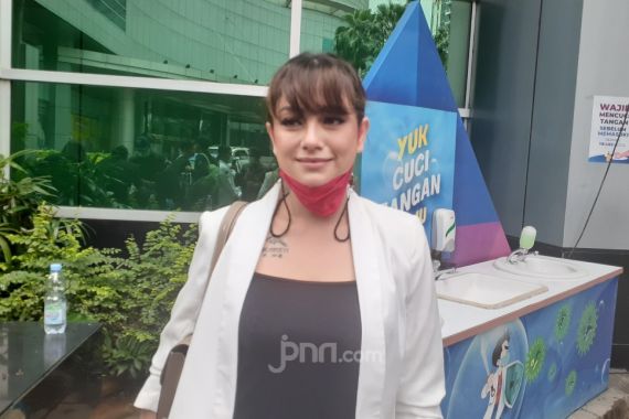 Masalah Rumah Tangga Jadi Sorotan, Celine Evangelista: Risi! - JPNN.COM