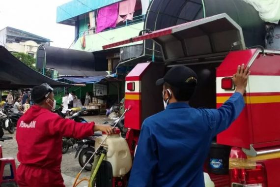 Diserang Covid-19, Pasar Pondok Labu Tumbang - JPNN.COM