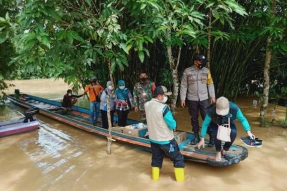 Pak Camat Sebut Banjir Parah di Perbatasan Akibat Kiriman Air dari Malaysia - JPNN.COM