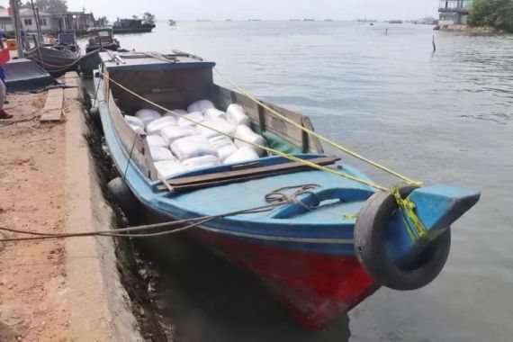 Bea Cukai Batam dan Polairud Kepri Siap Usut Penyelundupan Rokok dan Miras - JPNN.COM