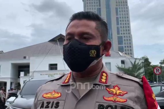 Polisi Amankan Pria Bawa Pisau ke Markas Polres Jakarta Selatan - JPNN.COM