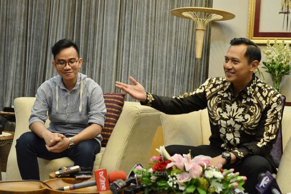 Irwan Curiga Jokowi Menyiapkan Gibran jadi Pengganti Anies Baswedan - JPNN.COM
