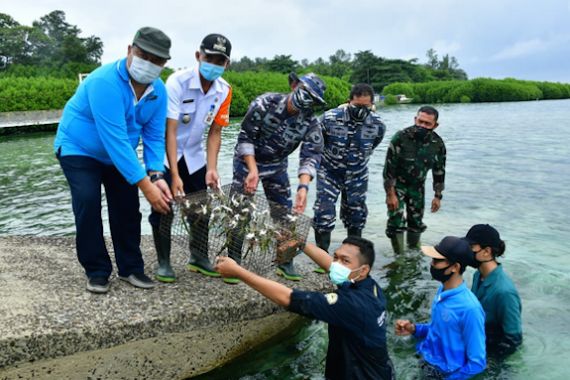 Galakkan Pelestarian Lingkungan, TNI AL Survei ke Taman Nasional Kepulauan Seribu - JPNN.COM