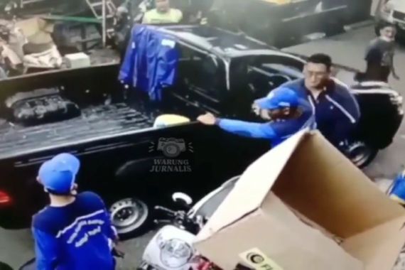 Pengendara Mobil Pukul Petugas Tangani Banjir, Kasusnya Cuma Berakhir di Kertas Bermeterai - JPNN.COM