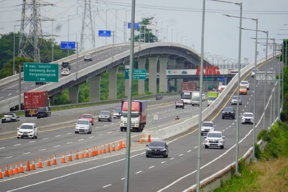 Ratusan Ribu Kendaraan Tinggalkan Jakarta Jelang Libur Imlek 2021 - JPNN.COM