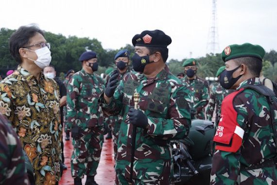 10 Ribu Tenaga Vaksinator TNI Siap Diperbantukan ke Kemenkes RI - JPNN.COM