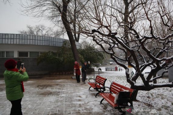 China Dilanda Cuaca Ekstrem: Kabut Tebal, Hujan Es hingga Gelombang Dingin - JPNN.COM