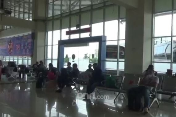 27 Penumpang Berangkat dari Terminal Pulogebang pada Hari Pertama Larangan Mudik - JPNN.COM