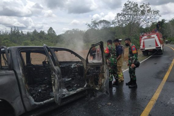 Patroli Libas Illegal Logging, Mobil Petugas Kehutanan Diduga Dibakar, Polisi Bergerak Mengusut - JPNN.COM