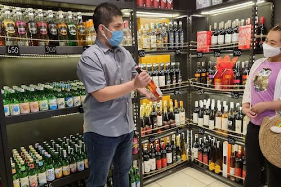 Owner Thirsty Owl Ungkap Cara Aman dan Bijak Saat Mengonsumsi Minuman Beralkohol - JPNN.COM