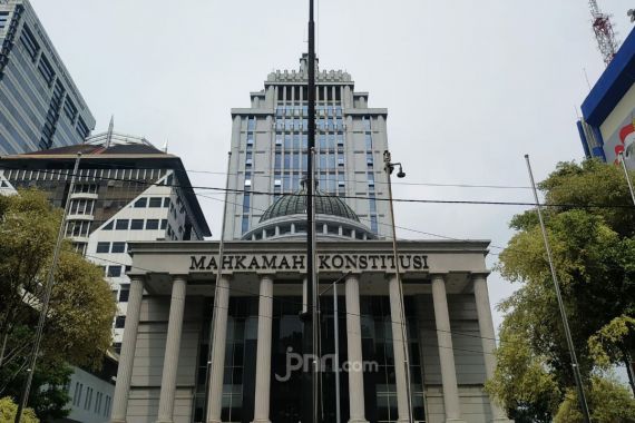 Hakim MK Seharusnya Mengawal Konstitusi, Bukan 9 Naga Parlemen - JPNN.COM