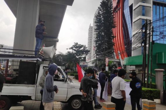 Kunjungan Komisi III DPR ke di Kanwilkum HAM DKI Jakarta Disambut Aksi Unjuk Rasa - JPNN.COM