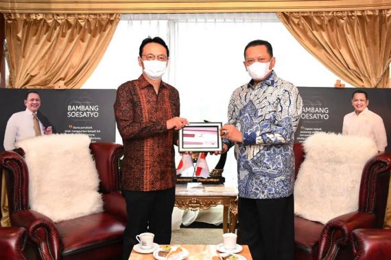 Bamsoet Lewat Mr. Kanasugi Dorong Perusahaan Otomotif Jepang Kembangkan Kendaraan Listrik di Indonesia - JPNN.COM