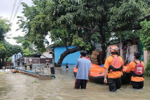 1 Perumahan dan Kaveling di Bekasi Banjir, Puluhan Warga Mengungsi - JPNN.COM