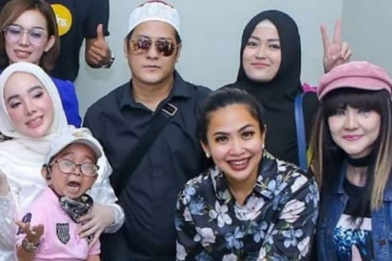 Gus Anom Kenang Mendiang Istri Lewat Lagu - JPNN.COM