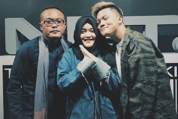 Kuatkan Putri Delina, Rizky Febian Bilang Begini - JPNN.COM