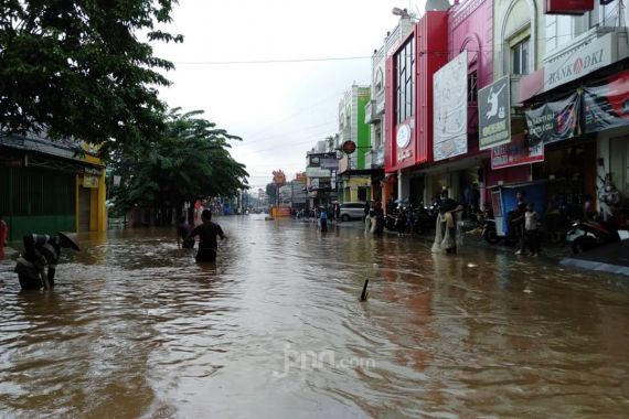 Banjir Jakarta, 2.667 Pelanggan PLN Terdampak Pemadaman Listrik - JPNN.COM