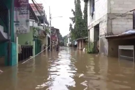 2 Pintu Air Siaga Satu, Sejumlah Wilayah di Jakarta Sudah Tergenang Banjir - JPNN.COM