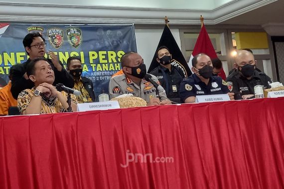 3 dari 15 Tersangka Kasus Pemalsuan Sertifikat Ibunda Dino Patti Djalal Sedang Menjalani Hukuman - JPNN.COM