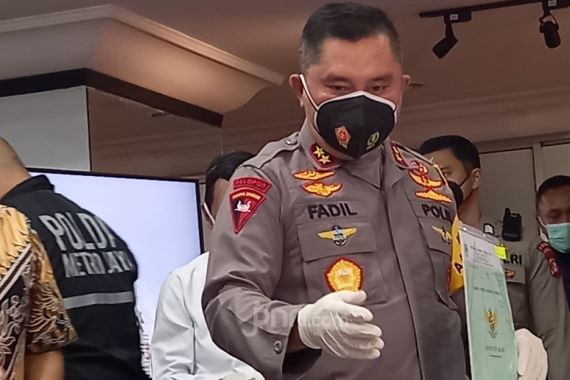 Polisi Ringkus 15 Tersangka Pemalsuan Sertifikat Tanah Ibunya Dino Patti, Termasuk Fredy Kusnadi - JPNN.COM