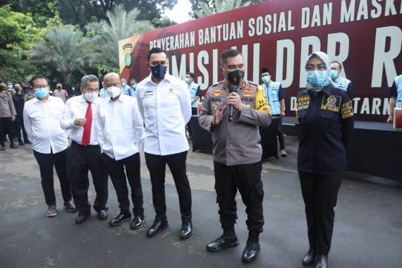 Sahroni Dukung Ikhtiar Irjen Fadil Memberdayakan Masyarakat Melalui Kampung Tangguh - JPNN.COM