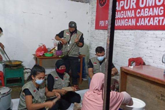 Baguna PDIP Bantu Korban Banjir Jakarta, Dirikan Dapur Umum - JPNN.COM