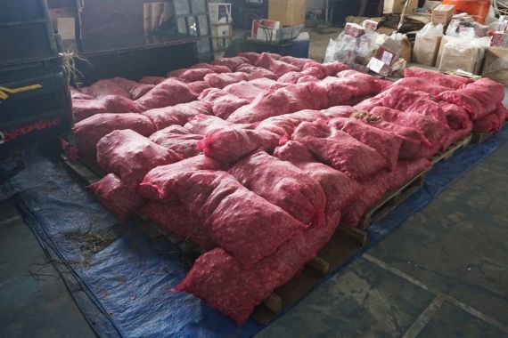 Penyelundupan 2 Ton Bawang Merah Ilegal Asal Thailand Digagalkan, Pelakunya? - JPNN.COM