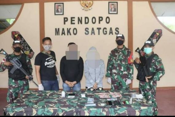 Tak Bisa Mengelak, IMR Langsung Dikawal Prajurit TNI Bersenjata, Lihat Tuh - JPNN.COM