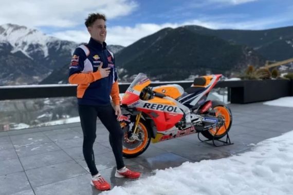 Pol Espargaro Takjub Dengan Penampilan Sang Kakak Selama MotoGP 2022 - JPNN.COM