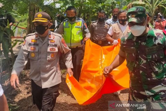 Penemuan Jasad Bayi di Pinggir Sungai di Garut Bikin Gempar - JPNN.COM