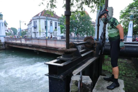 Tak Ingin Kota Lama Terus Dilanda Banjir, Ini yang Dilakukan Pak Ganjar Sepanjang Pagi - JPNN.COM