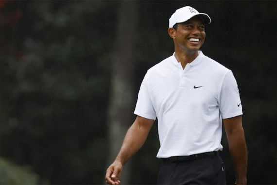 Tiger Woods Kecelakaan, Mobilnya Terguling Masuk Jurang, Rusak Parah - JPNN.COM