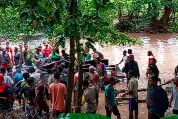 Tragis, Mujiburahman Hilang Terseret Banjir bersama Mobilnya - JPNN.COM