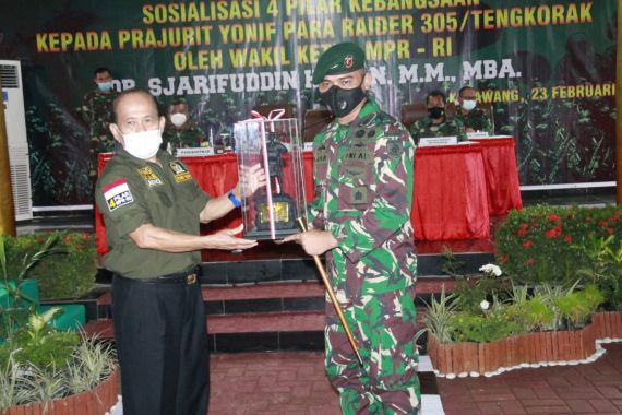 Di Hadapan Kostrad, Syarief Hasan Puji Peran TNI Atasi Pandemi Sekaligus Tumpas KKB - JPNN.COM