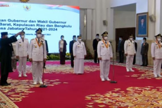 Jokowi Lantik 3 Pasangan Gubernur dan Wakil Gubernur - JPNN.COM