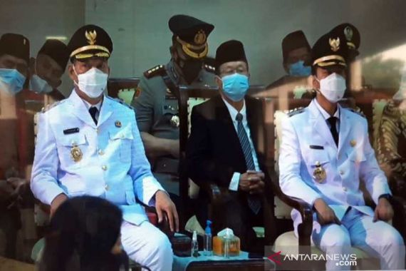 Lihat Tuh Penampilan Mas Gibran bin Jokowi saat Dilantik Jadi Wali Kota - JPNN.COM