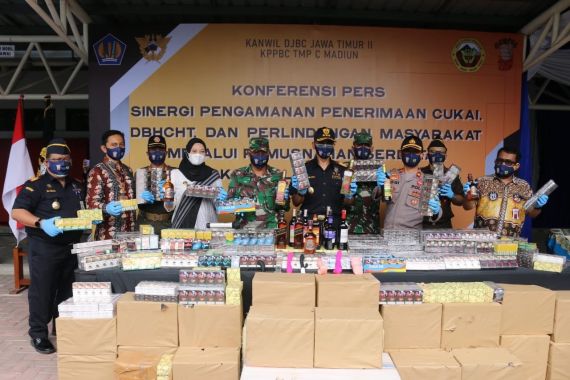 Bea Cukai Jawa Timur II Musnahkan Barang Ilegal Senilai Rp 2 MIliar - JPNN.COM