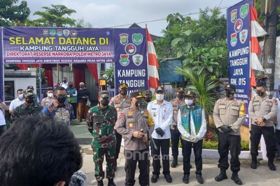 Irjen Fadil Klaim Kampung Tangguh Jaya Berhasil Tekan Kasus Covid-19, Nih Buktinya - JPNN.COM