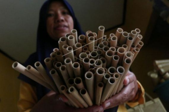 Perjuangan Ibu Mahuni Jaga Pasar Ekspor Kerajinan Bambu, Omzet Rp 20 Juta Per Bulan - JPNN.COM