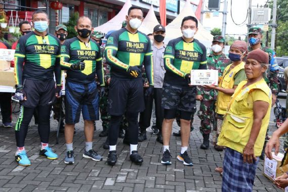 Lewat Gowes Bareng, TNI-Polri di NTB Serukan Soliditas - JPNN.COM