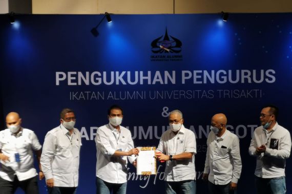 Azis Optimistis Menyatukan Pandangan Alumni Trisakti demi Almamater dan Negara - JPNN.COM