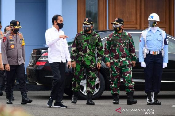 Jokowi Serahkan Hewan Kurban di Masjid Istiqlal, Beratnya Sebegini - JPNN.COM