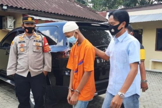 Pria Ini Sembunyi 7 Jam di Plafon Rumah Tetangga demi Satu Tujuan - JPNN.COM