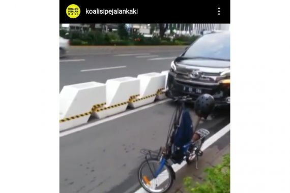 Mobil Mewah Masuk Jalur Sepeda Sudirman-Thamrin, Ada yang Protes - JPNN.COM