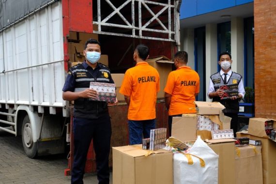 Bea Cukai Sita 3 Juta Batang Rokok Ilegal - JPNN.COM